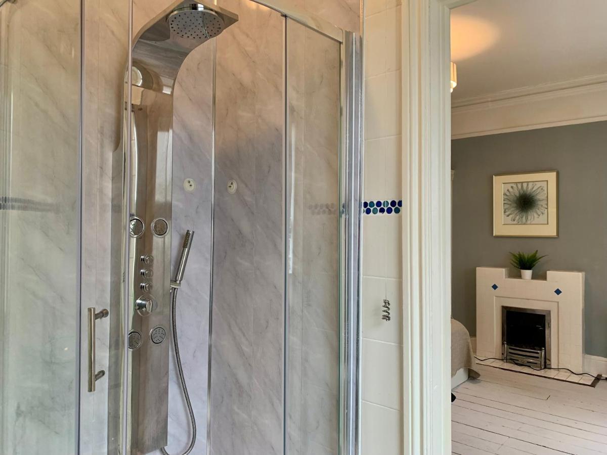 Somerford Place - 6 Beds - Sleeps 12 - Parks 2-3 Cars/Vans Willenhall Zewnętrze zdjęcie