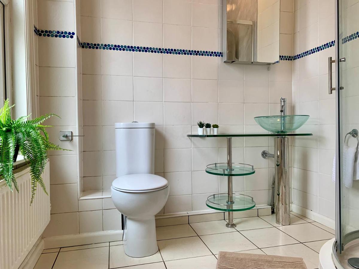 Somerford Place - 6 Beds - Sleeps 12 - Parks 2-3 Cars/Vans Willenhall Zewnętrze zdjęcie