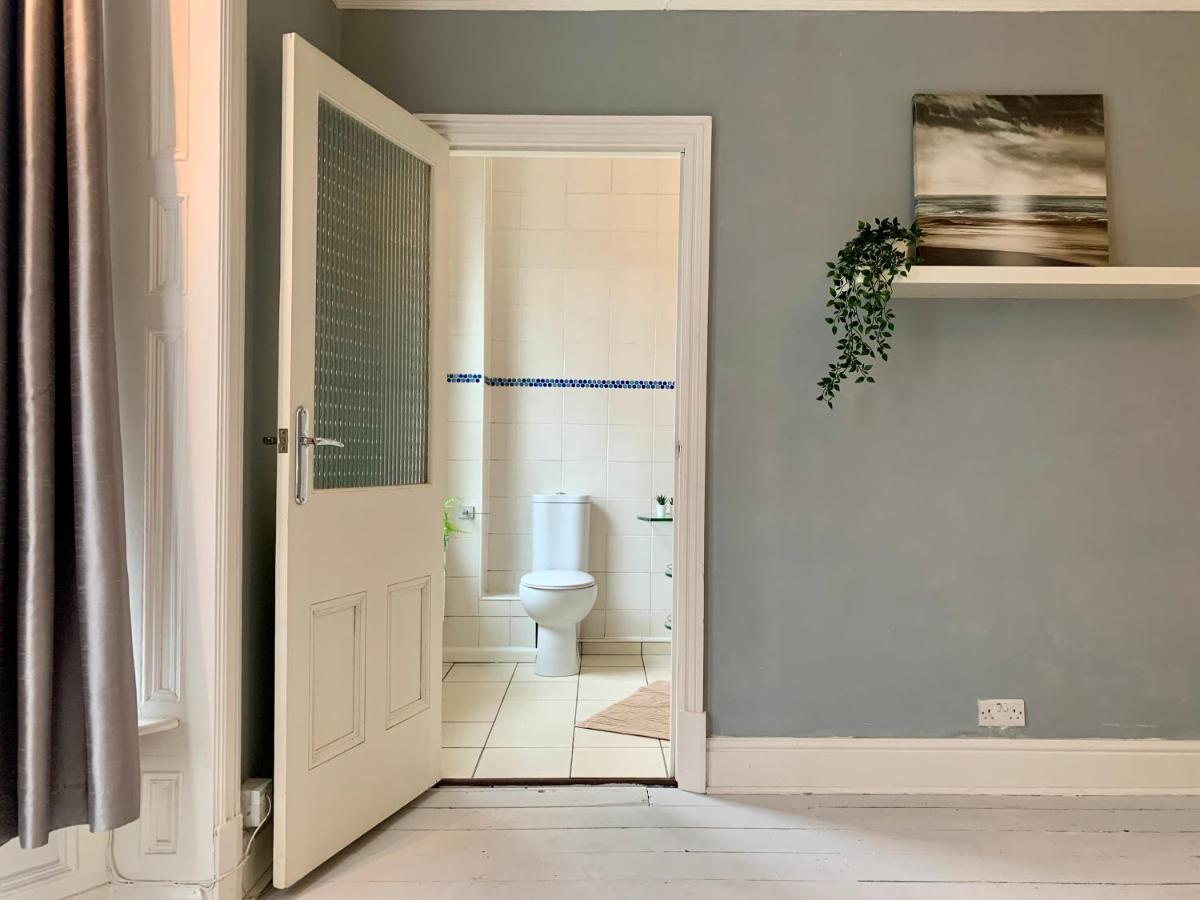Somerford Place - 6 Beds - Sleeps 12 - Parks 2-3 Cars/Vans Willenhall Zewnętrze zdjęcie