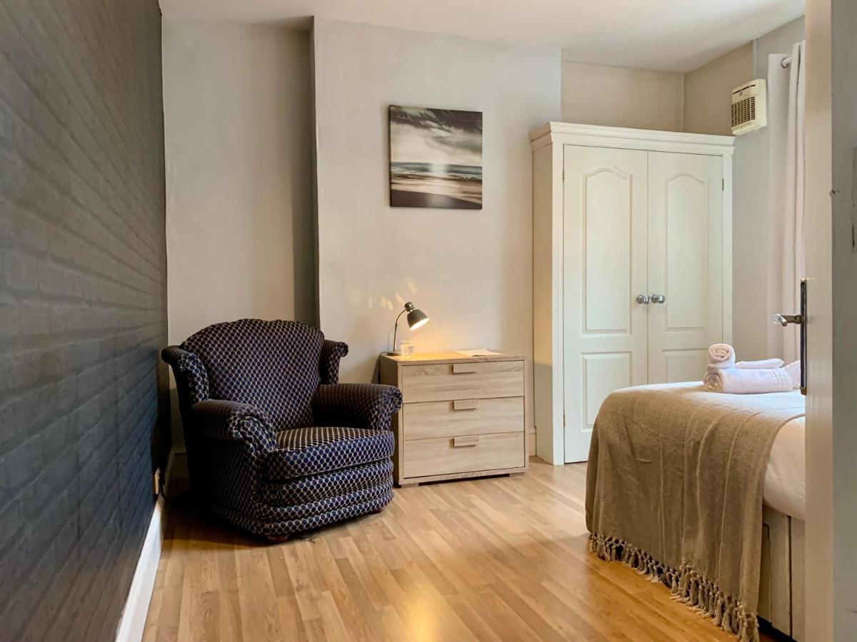 Somerford Place - 6 Beds - Sleeps 12 - Parks 2-3 Cars/Vans Willenhall Zewnętrze zdjęcie