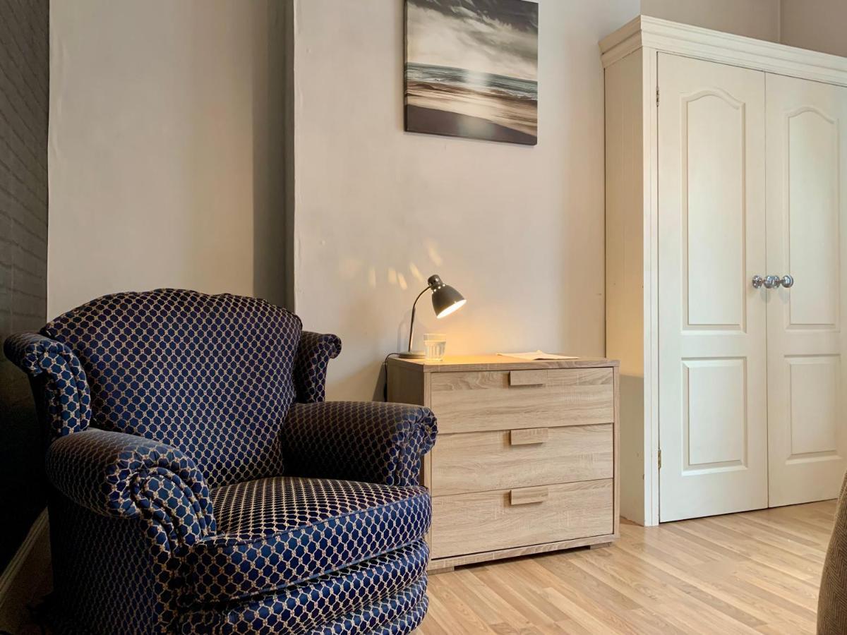 Somerford Place - 6 Beds - Sleeps 12 - Parks 2-3 Cars/Vans Willenhall Zewnętrze zdjęcie