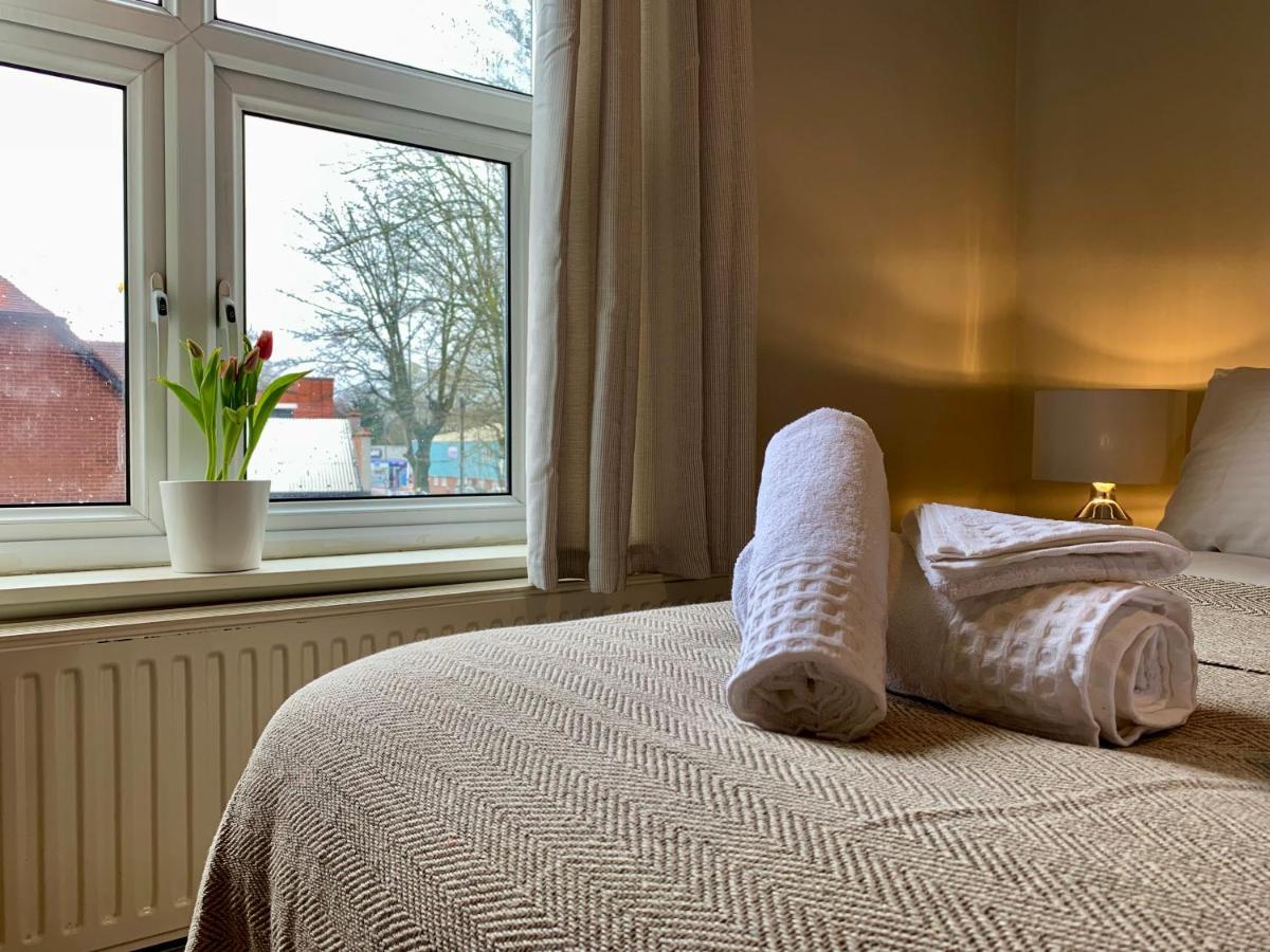 Somerford Place - 6 Beds - Sleeps 12 - Parks 2-3 Cars/Vans Willenhall Zewnętrze zdjęcie
