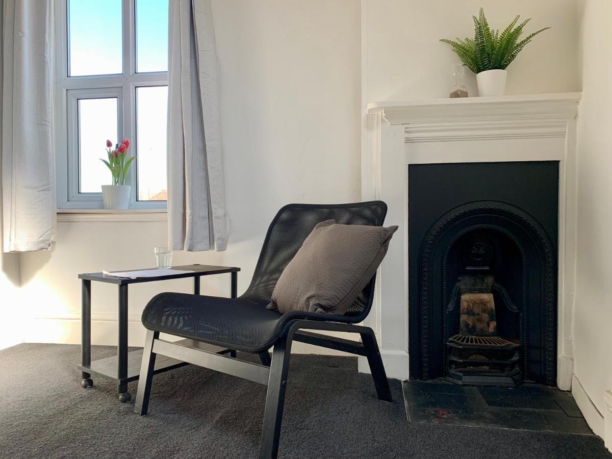 Somerford Place - 6 Beds - Sleeps 12 - Parks 2-3 Cars/Vans Willenhall Zewnętrze zdjęcie