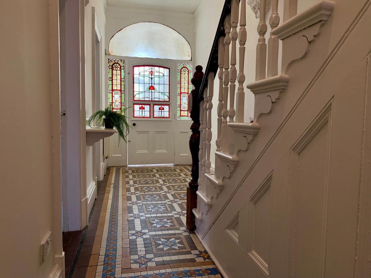 Somerford Place - 6 Beds - Sleeps 12 - Parks 2-3 Cars/Vans Willenhall Zewnętrze zdjęcie