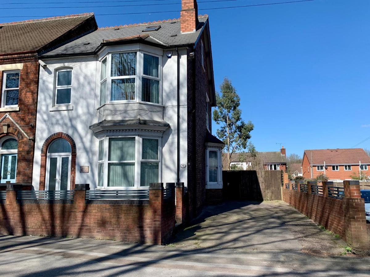 Somerford Place - 6 Beds - Sleeps 12 - Parks 2-3 Cars/Vans Willenhall Zewnętrze zdjęcie