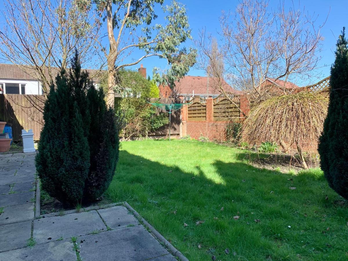 Somerford Place - 6 Beds - Sleeps 12 - Parks 2-3 Cars/Vans Willenhall Zewnętrze zdjęcie